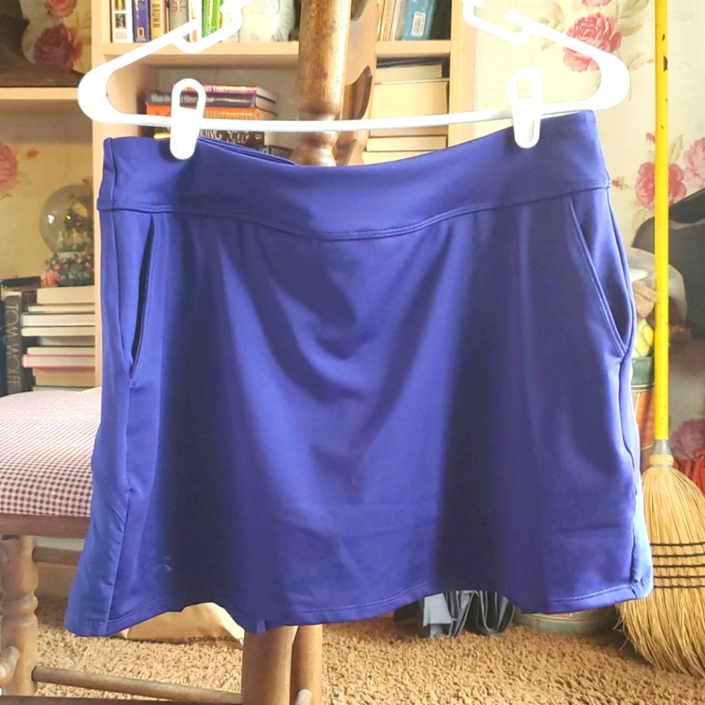 Under Armour 2 in 1 skirt,shorts underneath.